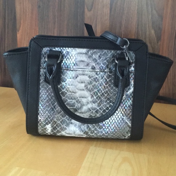 Simply Vera Vera Wang Handbags - Purse